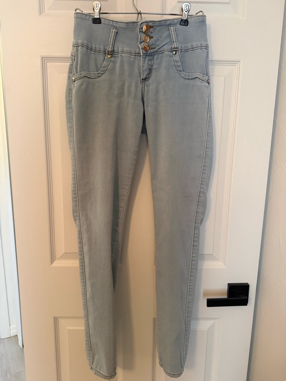 AXXUL Junior’s Light Blue Wash Jeans Size 7